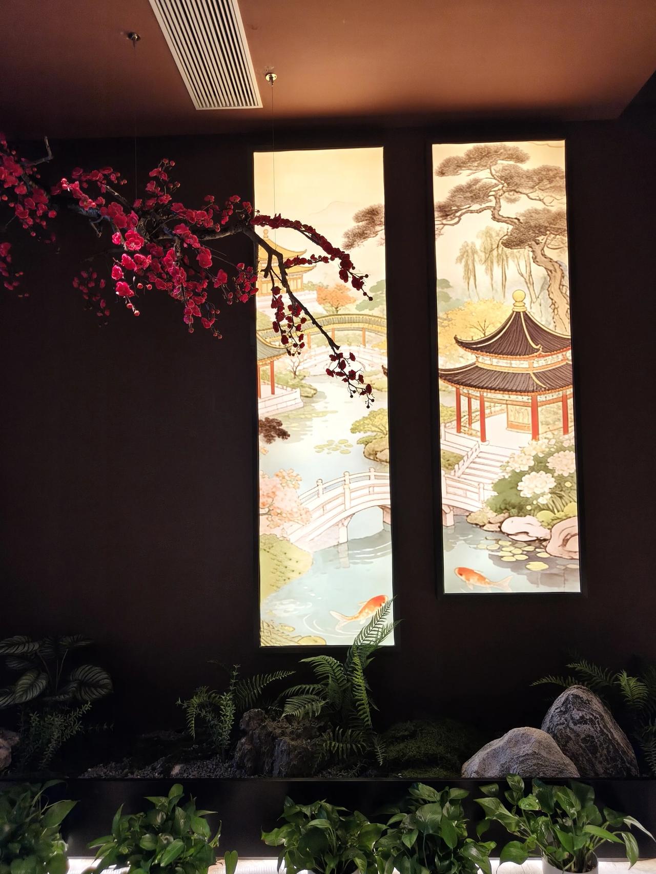 今天老同事请客吃饭，他退休工资7000块，无儿无女无牵无挂单身汉一个，拆迁房