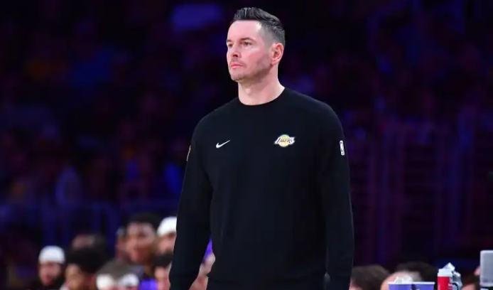 NBA常规赛湖人客场对阵开拓者的比赛已经结束。全场战罢，湖人以116-132不敌