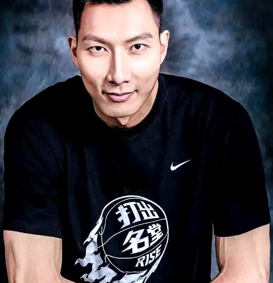 京城乔姐事件后，官媒纷纷的回避易建联，这让易建联退役之后的处境有点尴尬。要说