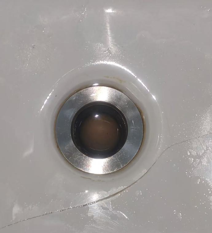 熟鸡蛋不小心卡进了下水道​​​​