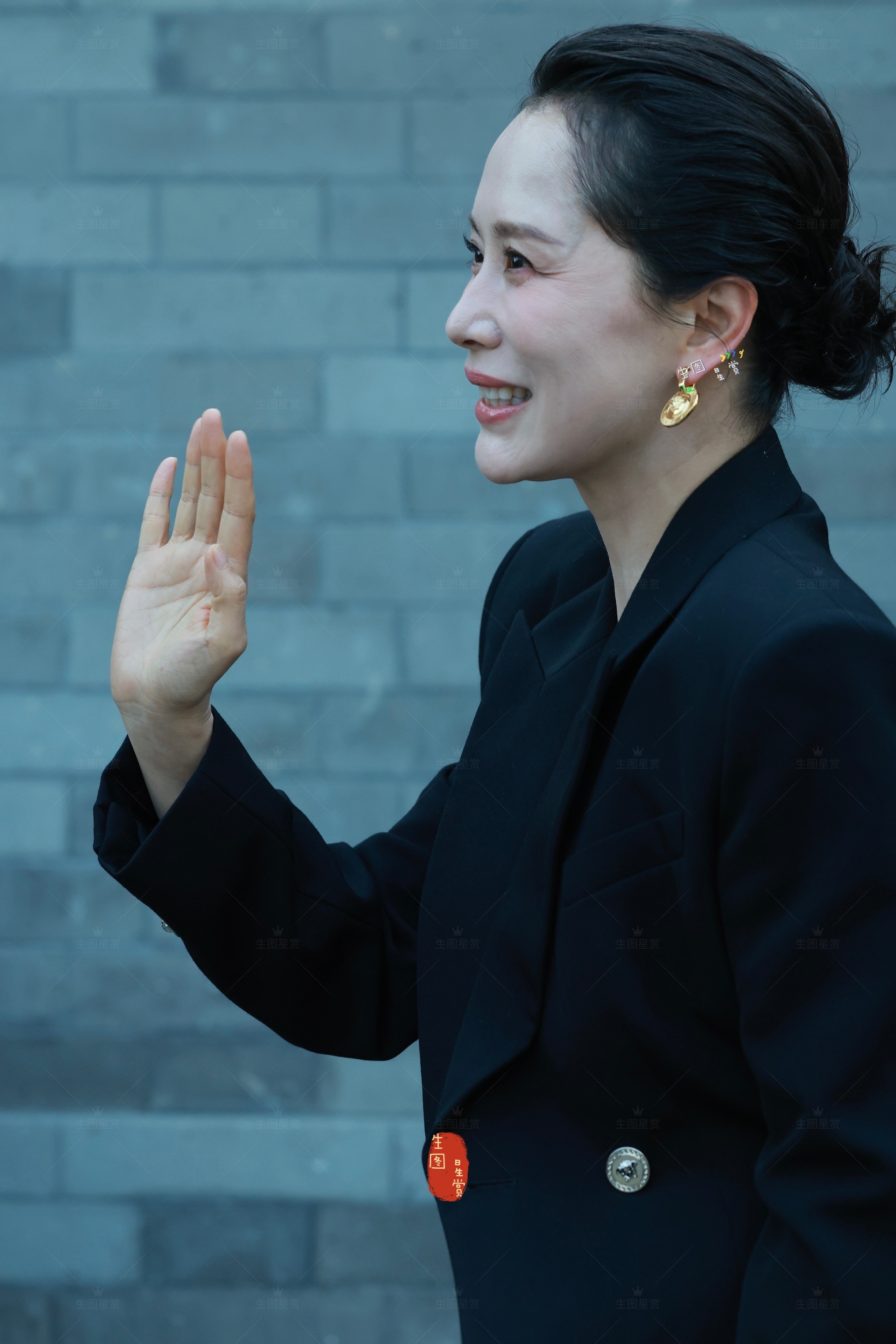 海清260423范思哲下班盘发+黑西装，端庄大气🖤