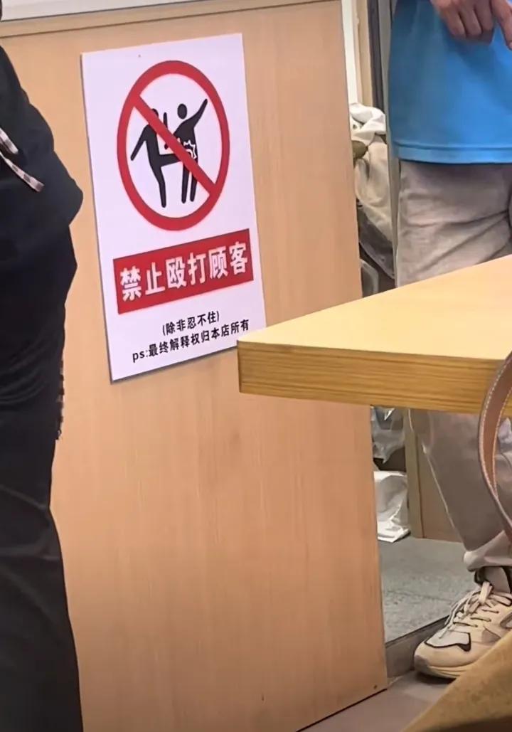 家人们谁懂啊！在厦门发现了一家超奇葩的面馆，奇葩之处就在于它店门口居然挂着个醒目