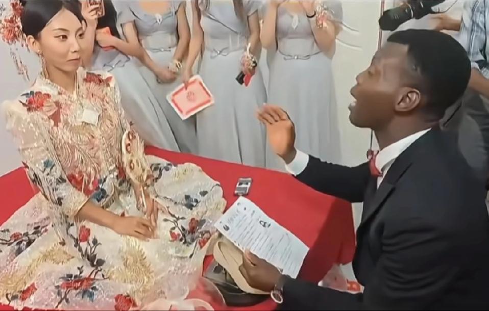 小黑棍来中国零元购！非洲新郎娶中国姑娘，彩礼居然“零元购”？这村的八卦能传三