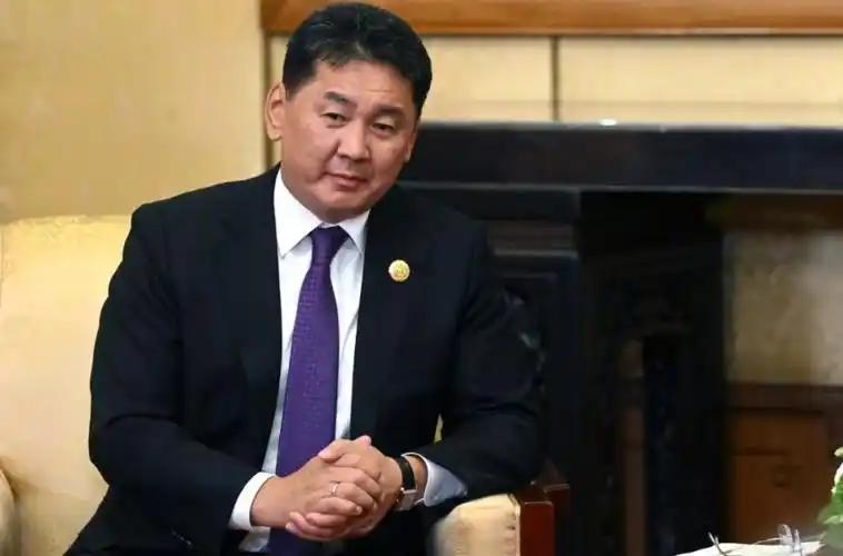 任期只剩不到一年，内斗火烧眉毛，蒙古总统急得把宝全压在了中国身上！2026年8月