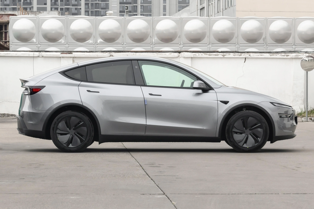 小米YU7对比特斯拉ModelY，谁才是你的菜？1.价格与配置小米YU7