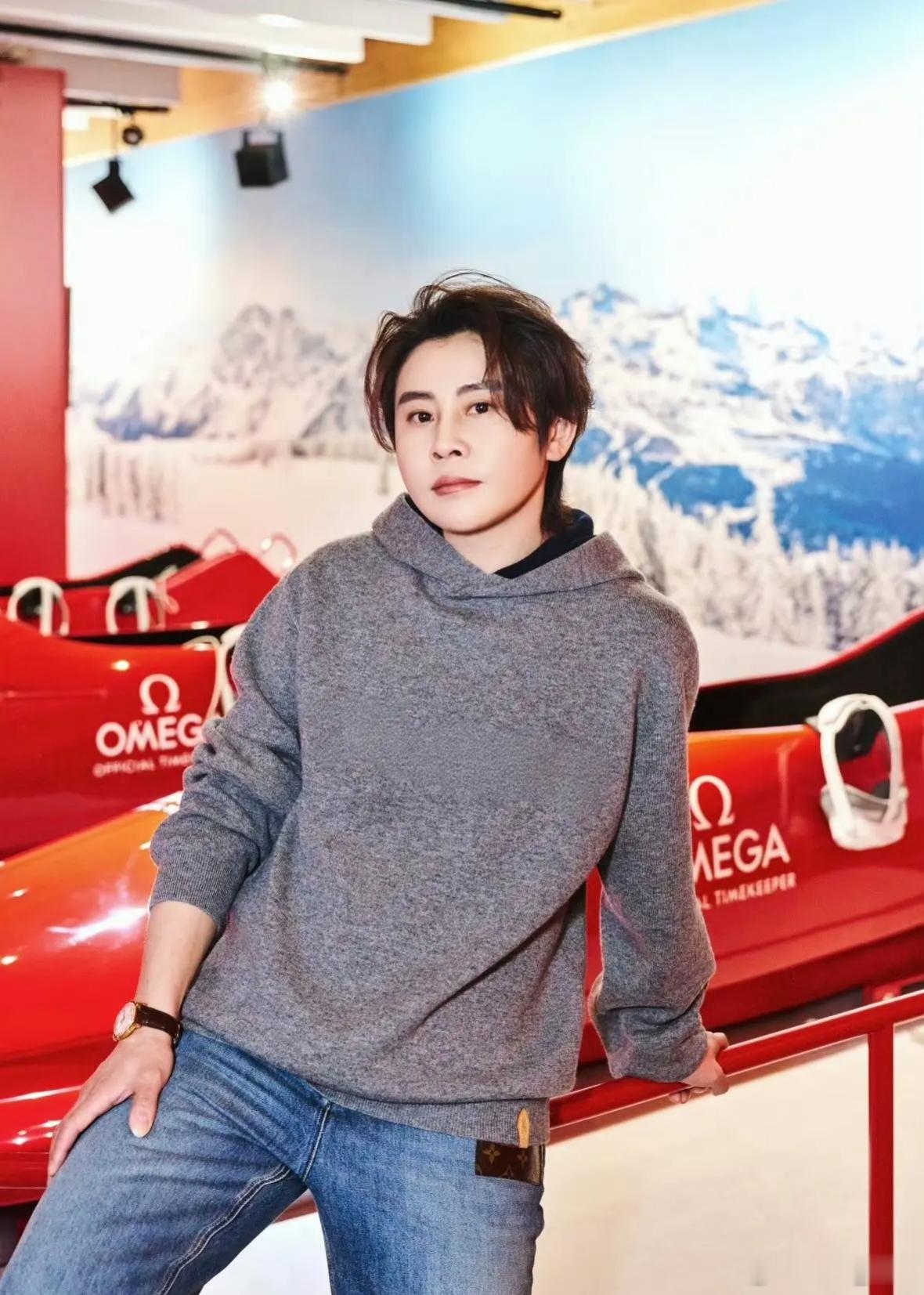 王濛有几百支口红王濛居然有几百只口红网友：是跟黎明上综艺囤的吗？主持人刘烨透露，