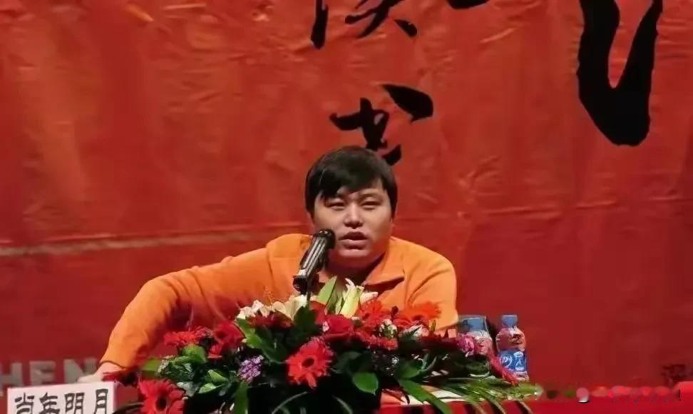 当年明月，一部《明朝那些事》，让无数书迷捧为经典。这个人低调，满腹经纶，理智又通