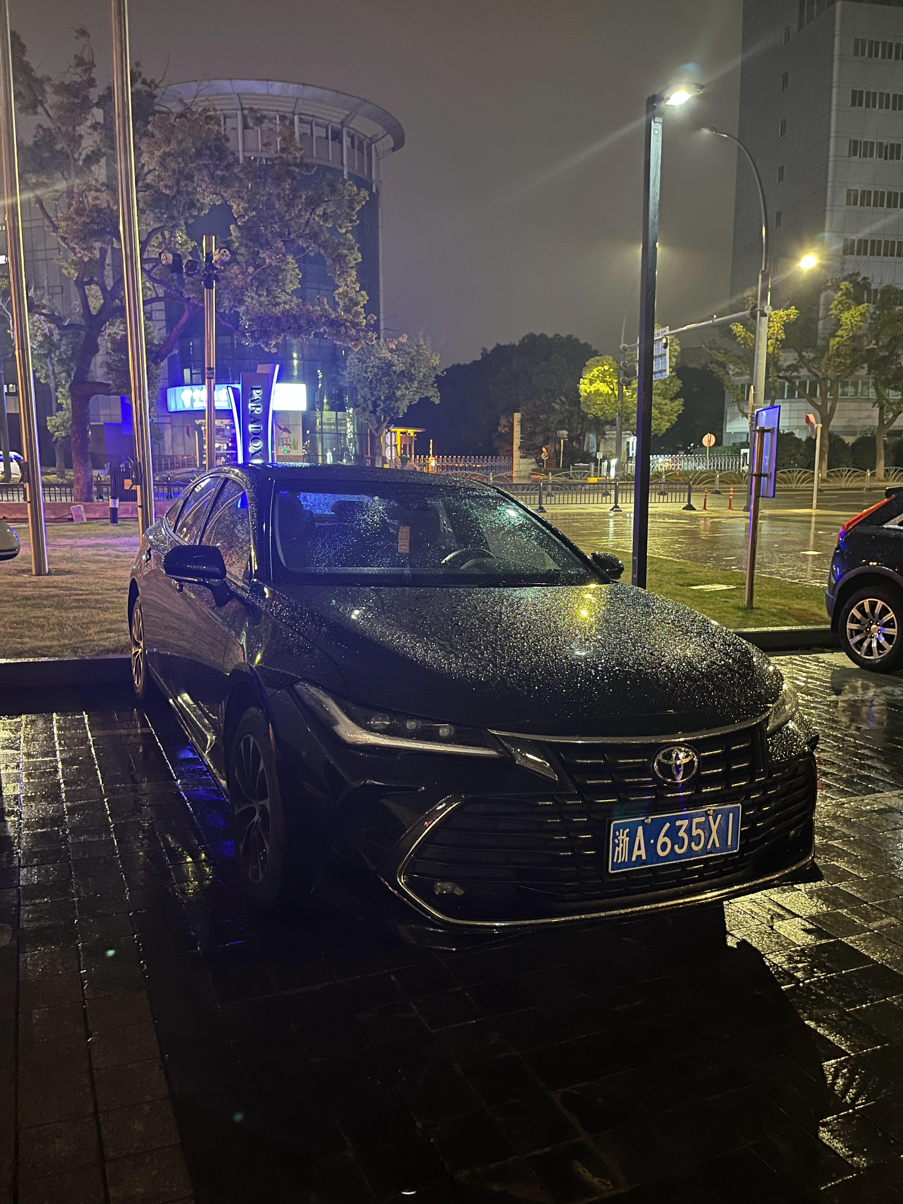 亚洲龙整体开下来其实是很不错的车，底盘转向都挺正常，这动力正常开其实是比较轻快丝