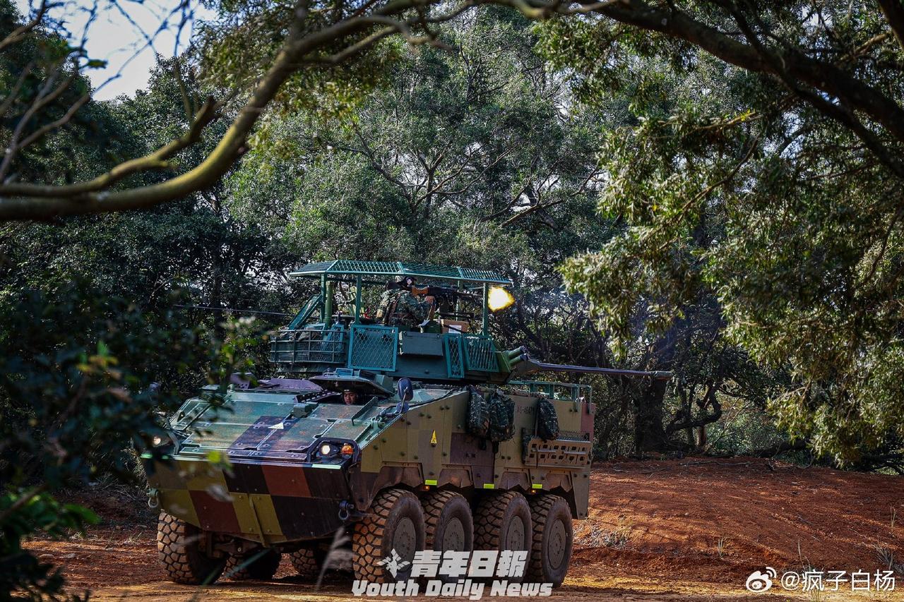 对岸也开始加篷了！伪台陆军开始为其CM-34“云豹”装甲车配备防无人机网CM-