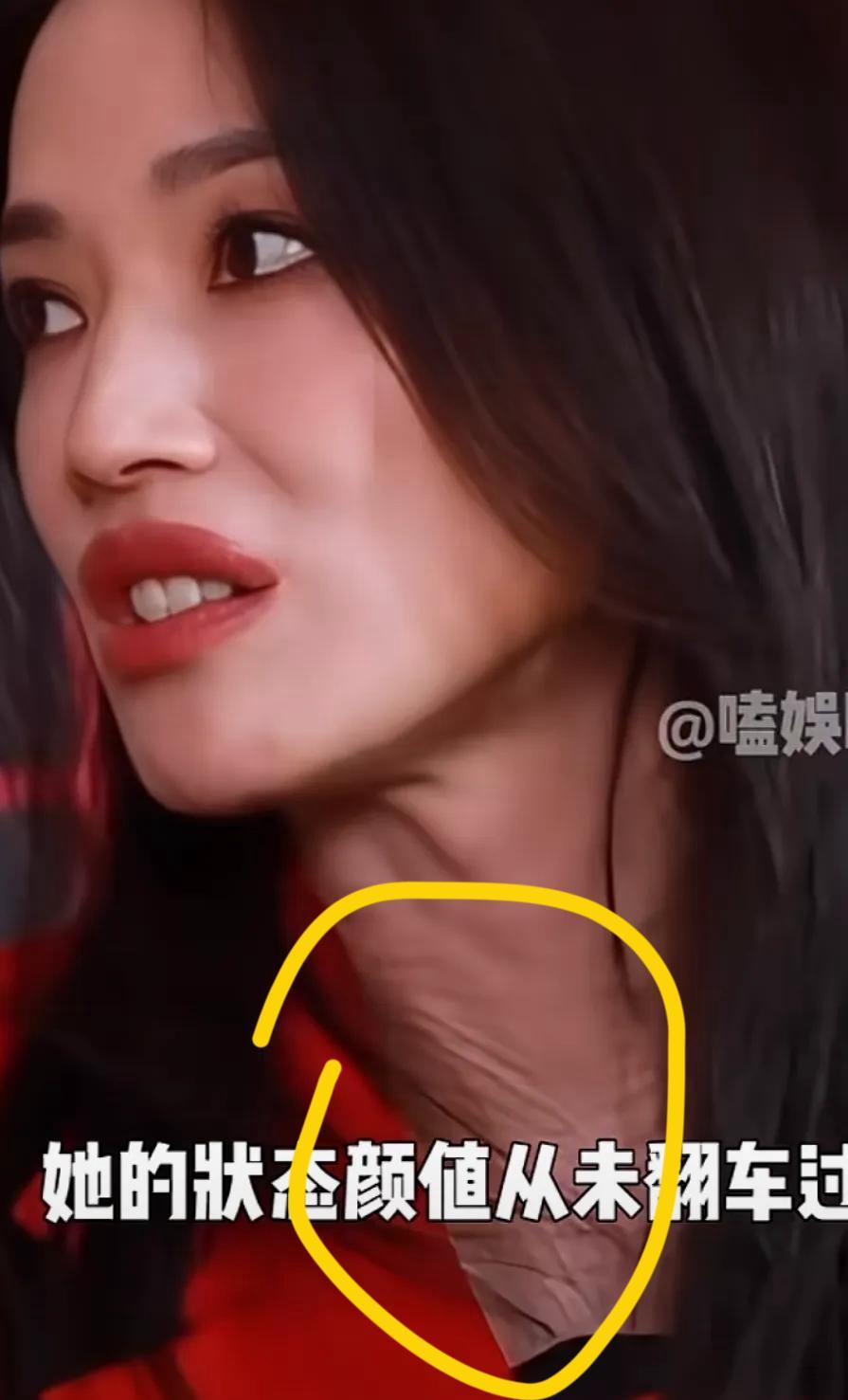 大家都在夸舒淇的年纪二十年如一日其实你们都看错了不是她脸蛋垮了，也不是身材垮