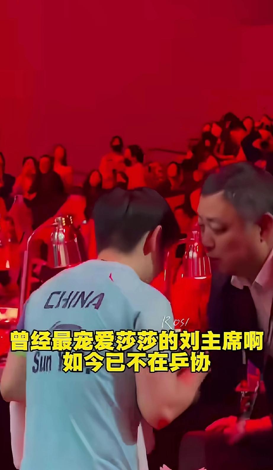 王励勤没想到，刘国梁也没想到，莎莎一个小跑过去竟然火了全网。要说这次新加坡大满