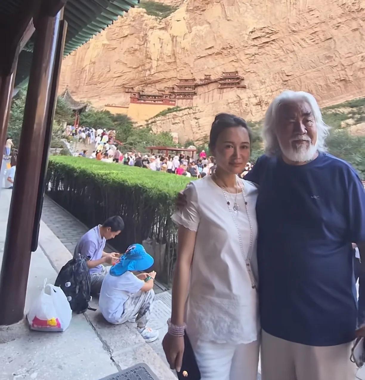 没有了美颜和滤镜的杜星霖和张纪中！大家他们夫妻二人的真实状态如何？跟平常在视频里