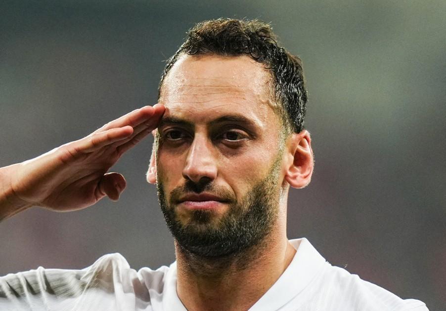 笑不活了！土耳其国家队官方，恰尔汗奥卢因右手腕受伤被移出球队名单，这几就意味着恰