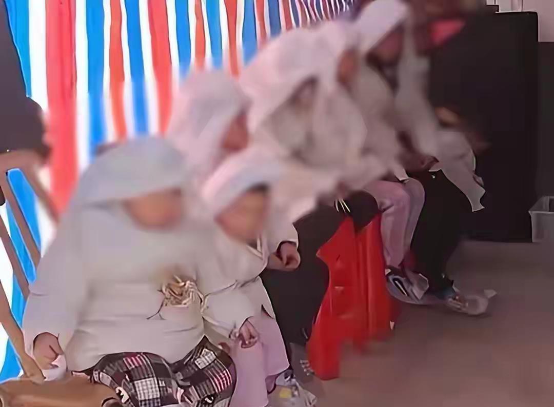 据这男方哥哥透露，他们夫妻两个是在外打工时认识的，感情一直很好。结婚后更是一连生