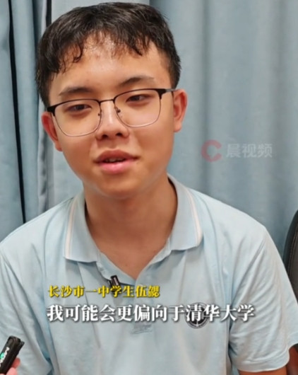 “高考第一个被屏蔽的人出现了！”湖南，男生跟自己的母亲一起查高考分数，怎料，进入