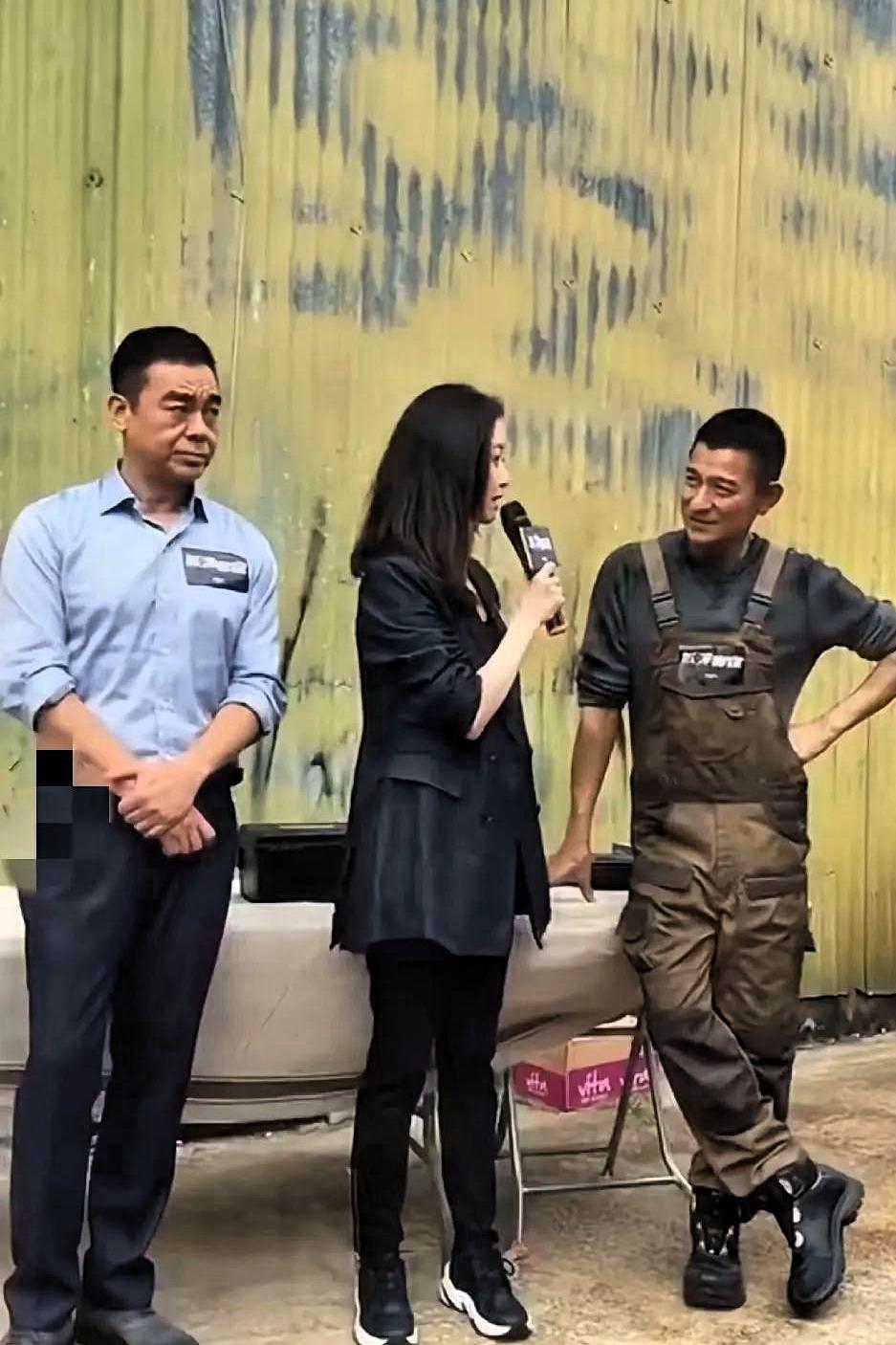 同框画面反差十足！刘德华满眼欣赏倪妮，刘青云一脸严肃，并不是不解风情翻看这