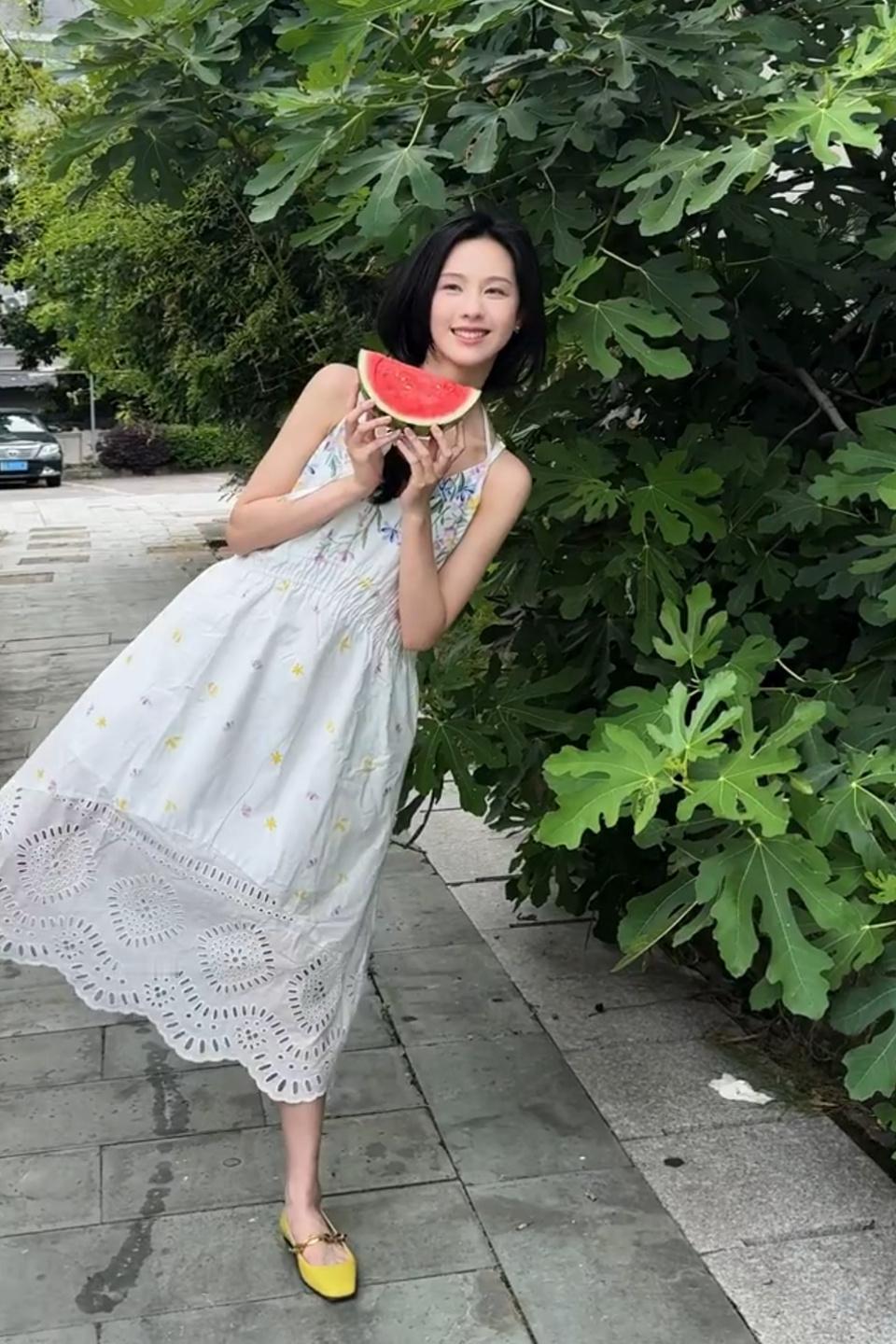 陈都灵，夏日西瓜少女​​​
