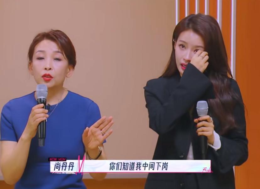 孙怡妈妈说自己是卖衣服的，在孙怡生完孩子后就下岗去帮孙怡带孩子了。孙怡听到这里