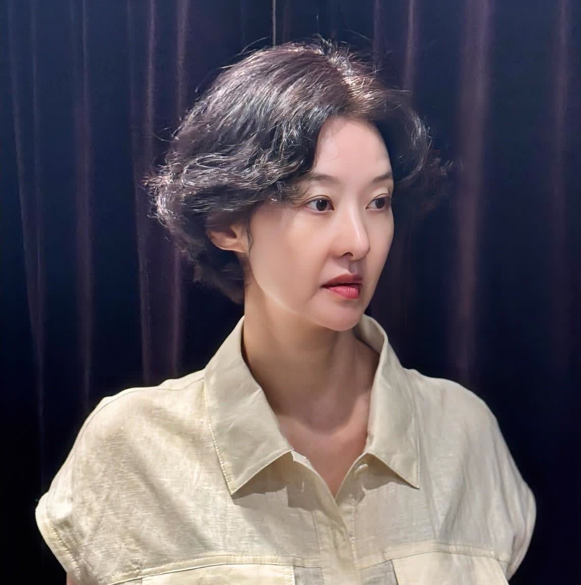 演员宋善美6/11日上午上传⏫了照片信息；照片中宋善美有了岁月的痕迹；嘴巴👄线
