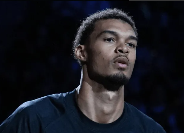 NBA常规赛,马刺主场107-101战胜热火。本场取胜后,马刺新赛季开赛豪取5