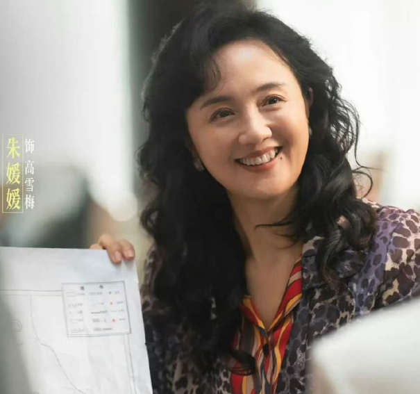 辛柏青应该特别开心不是因为有人找他拍戏，而是他的妻子朱媛媛凭借《小城大事》获