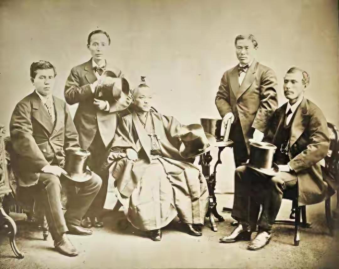 日本这么差的条件，为什么通过明治维新短短数十年时间就能跻身世界列强？因为英国