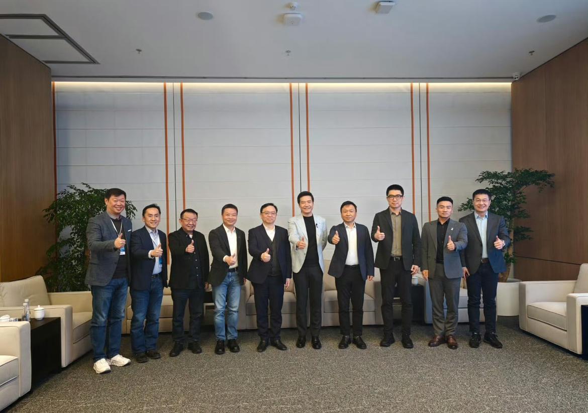 3月19日，小米新一代SU7发布会现场，半个车圈的大佬都去捧场了。雷总这人缘[赞