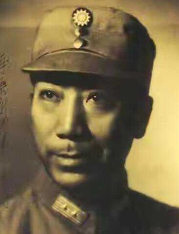 抗战时期，戴笠在重庆幽会情人陈华，见她貂皮大衣不错，于是笑道："把大衣留下，我送