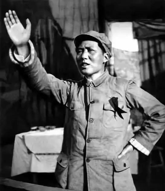 毛主席《论持久战》发表后，白崇禧总结了两句话，深得蒋介石赞同“委员长，这就是我
