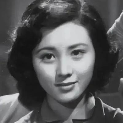 1942年，甄凤山在作战中屡屡战败，他不禁跟妻子探讨：“会不会是我的作战部署有问