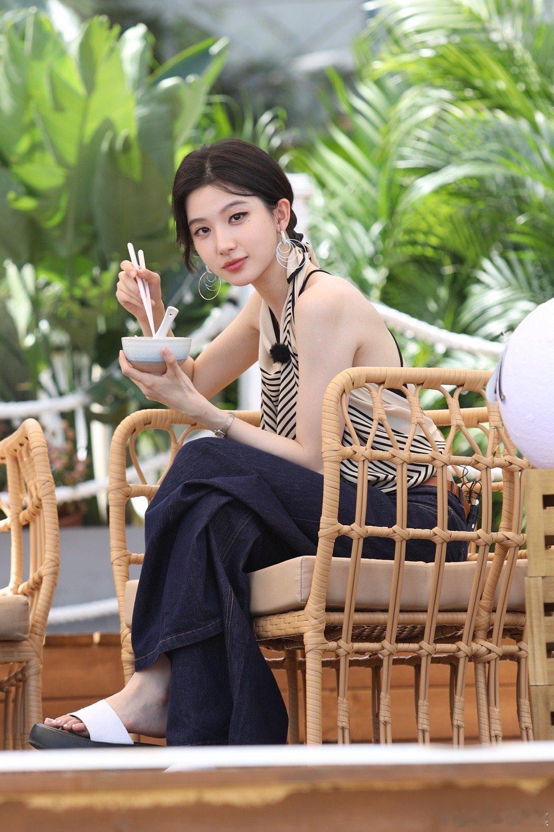 一半粟粟综艺照​​​