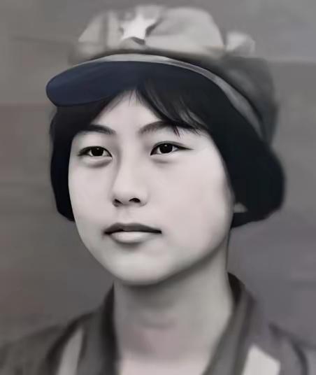 🌞1982年，一女飞行员驾驶运输机从张家口机场起飞，当飞机爬到700米高空