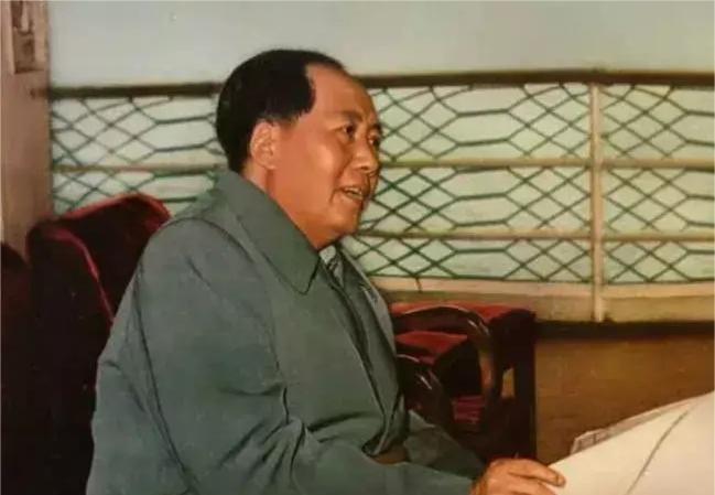 几乎从入党起就认识了毛主席的黄克诚，从亲身经历中感到：毛主席为我们党和我国人民建