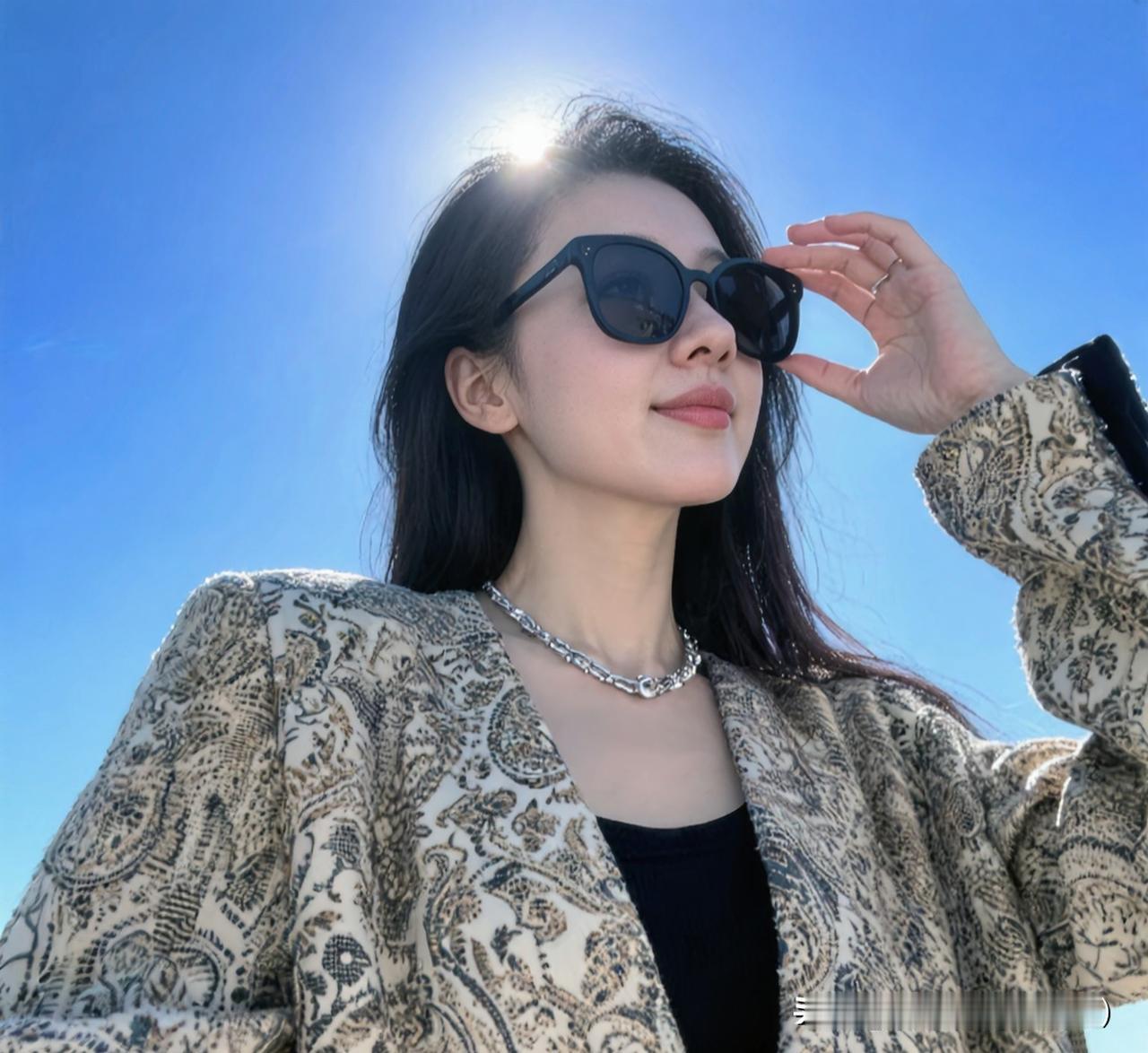 人生不过三万多天，真的犯不着揪着过去不放。那些受过的伤、吃过的亏，从来都