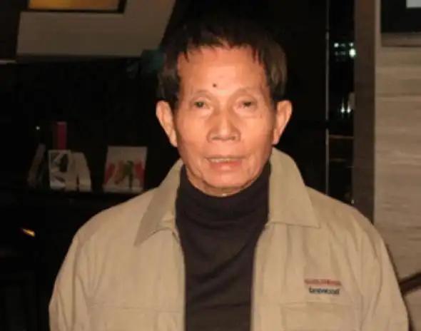 2001年，67岁的香港著名武术指导刘家良，提前结束工作回到家时，发现37岁的妻