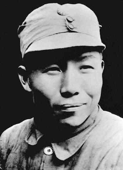从西北军弃暗投明，熬完闽西三年苦游击，独撑茅山危局，塘马断后以命换千人生还，罗忠