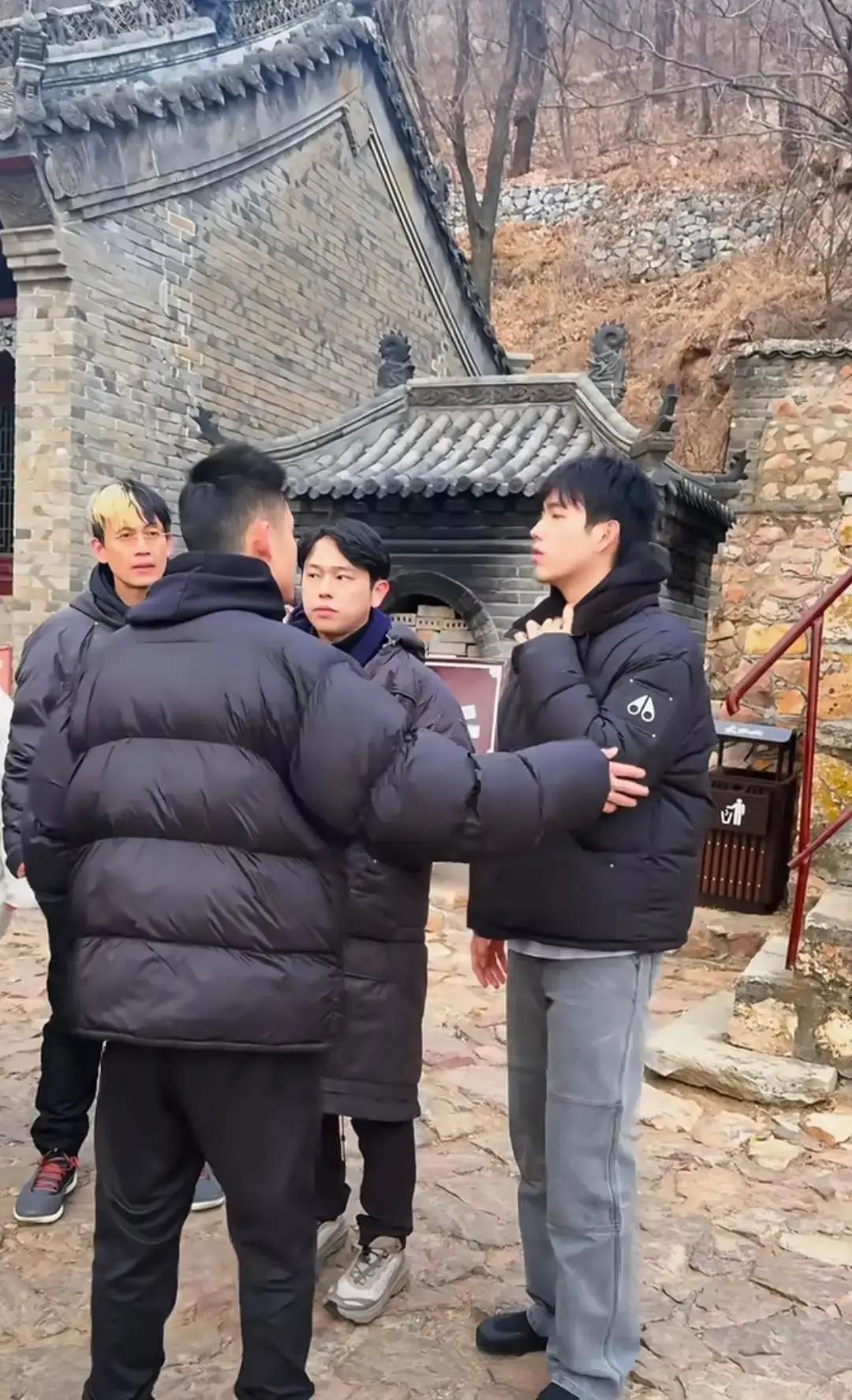 最近有个地方挺有意思。辽宁丹东的大孤山，突然就热闹起来了。不是搞了什么大活动，而