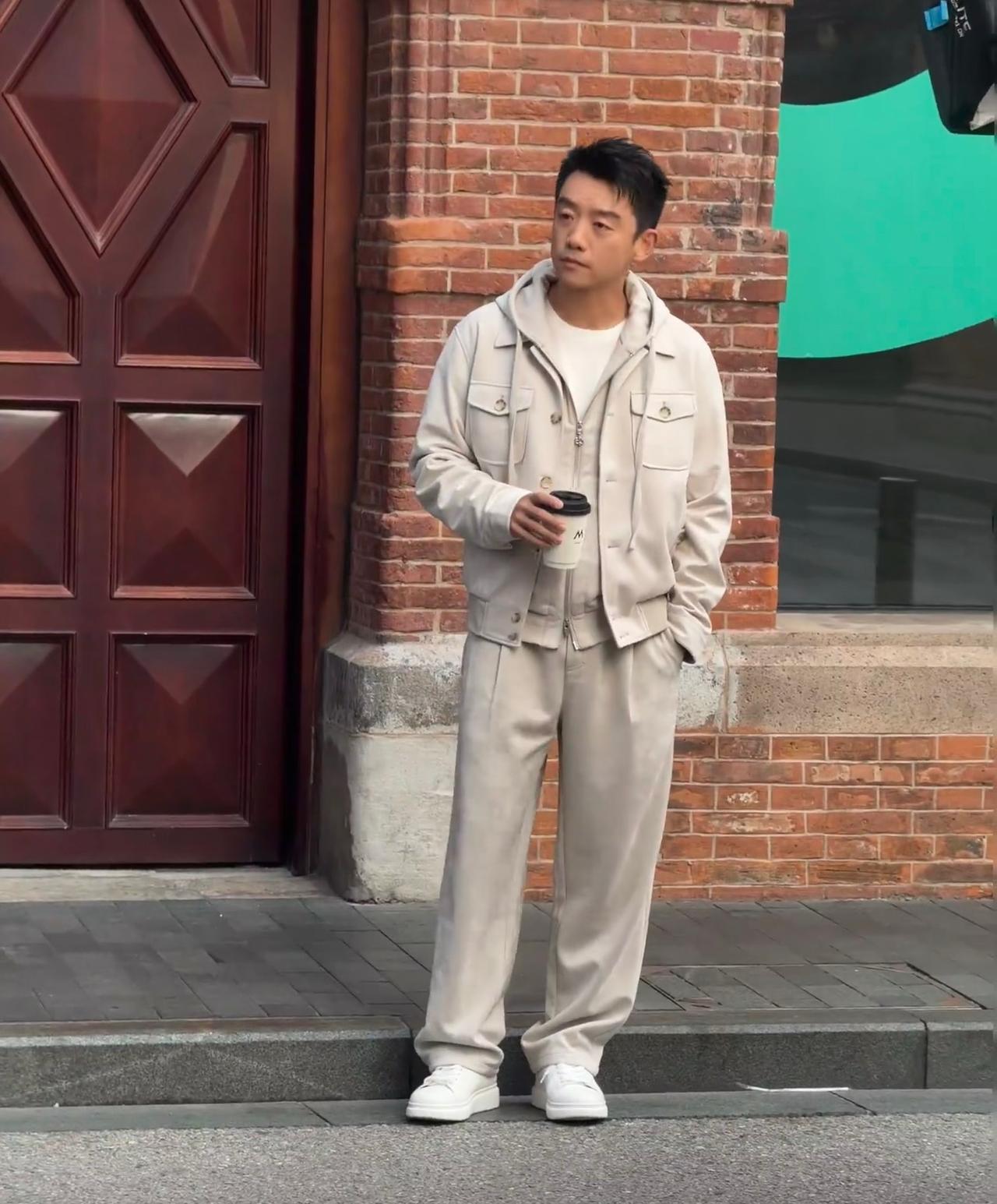 郑恺一天狂赚7亿，不是拍戏是投资！手握36家企业，不做艺人也能躺赢主持人曾当