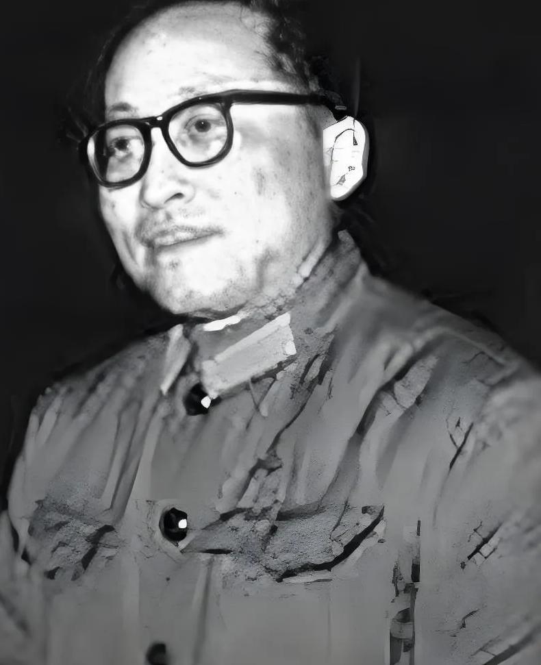 1952年，北京解放军总医院，志愿军师长问30岁女军医为啥还没成家，女医生却