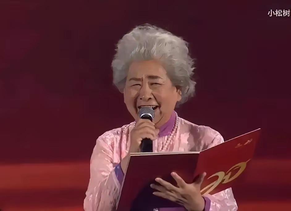 有人说作为一代著名播音主持人，当年在恒大演讲时候慷慨激昂的鼓吹许家印，什么初生牛