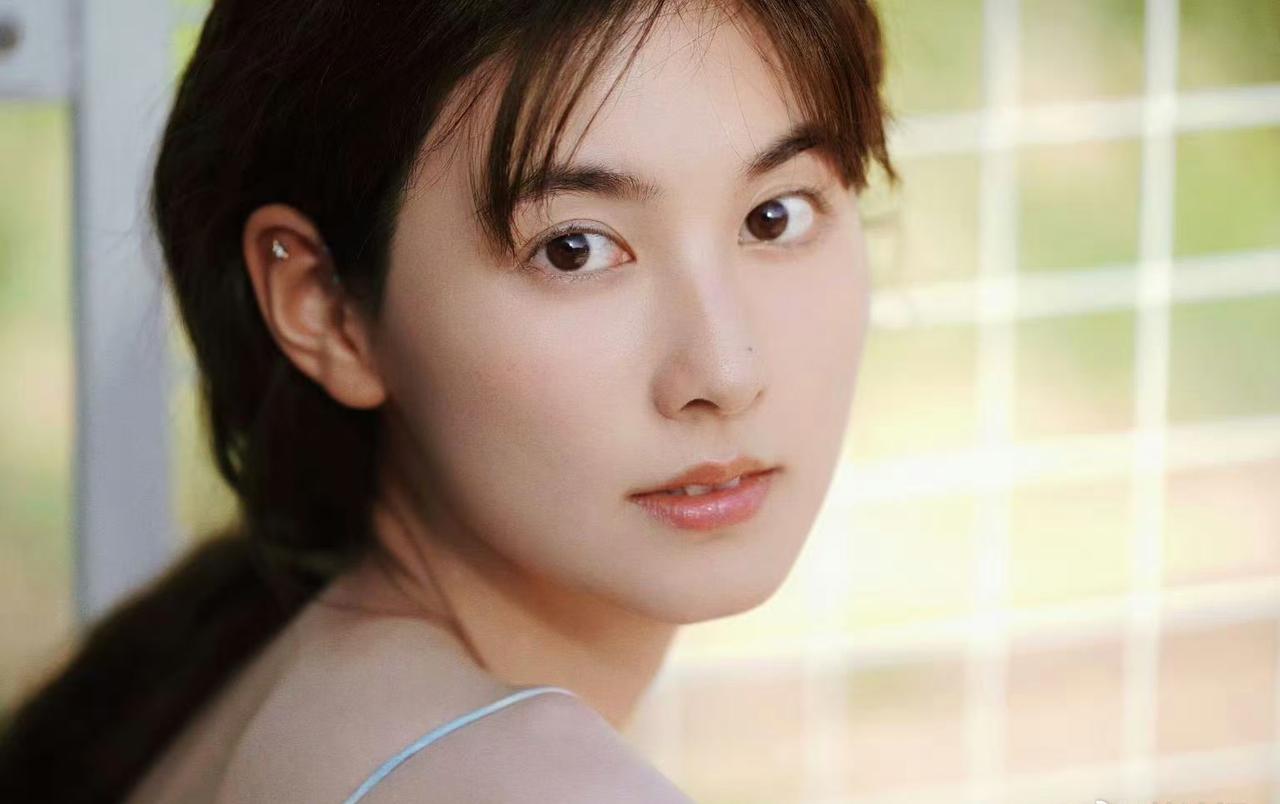 我估计韩沛颖以后很难接着戏了，要不说做演员也要有情商，像她这种的，不知是不是喝醉