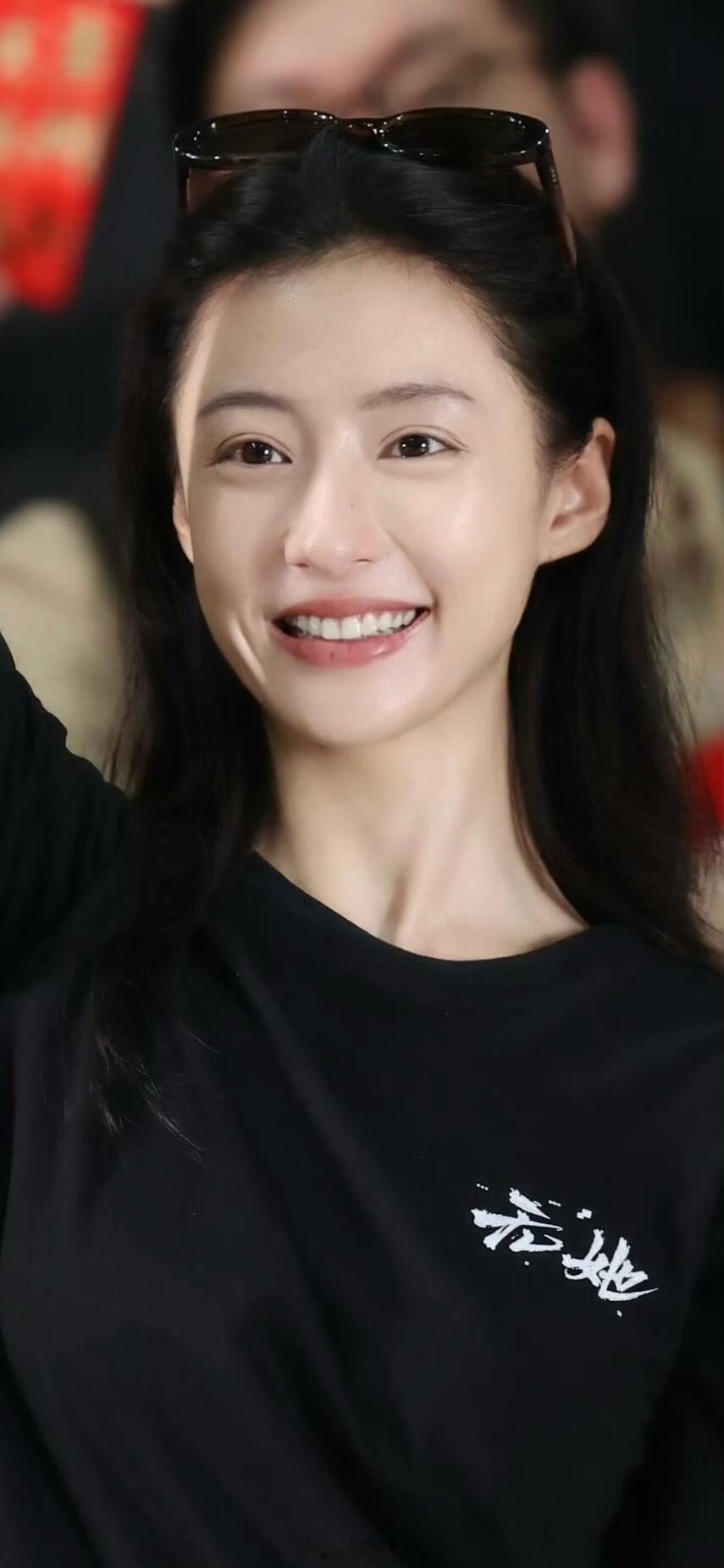 胡连馨素颜五官好平