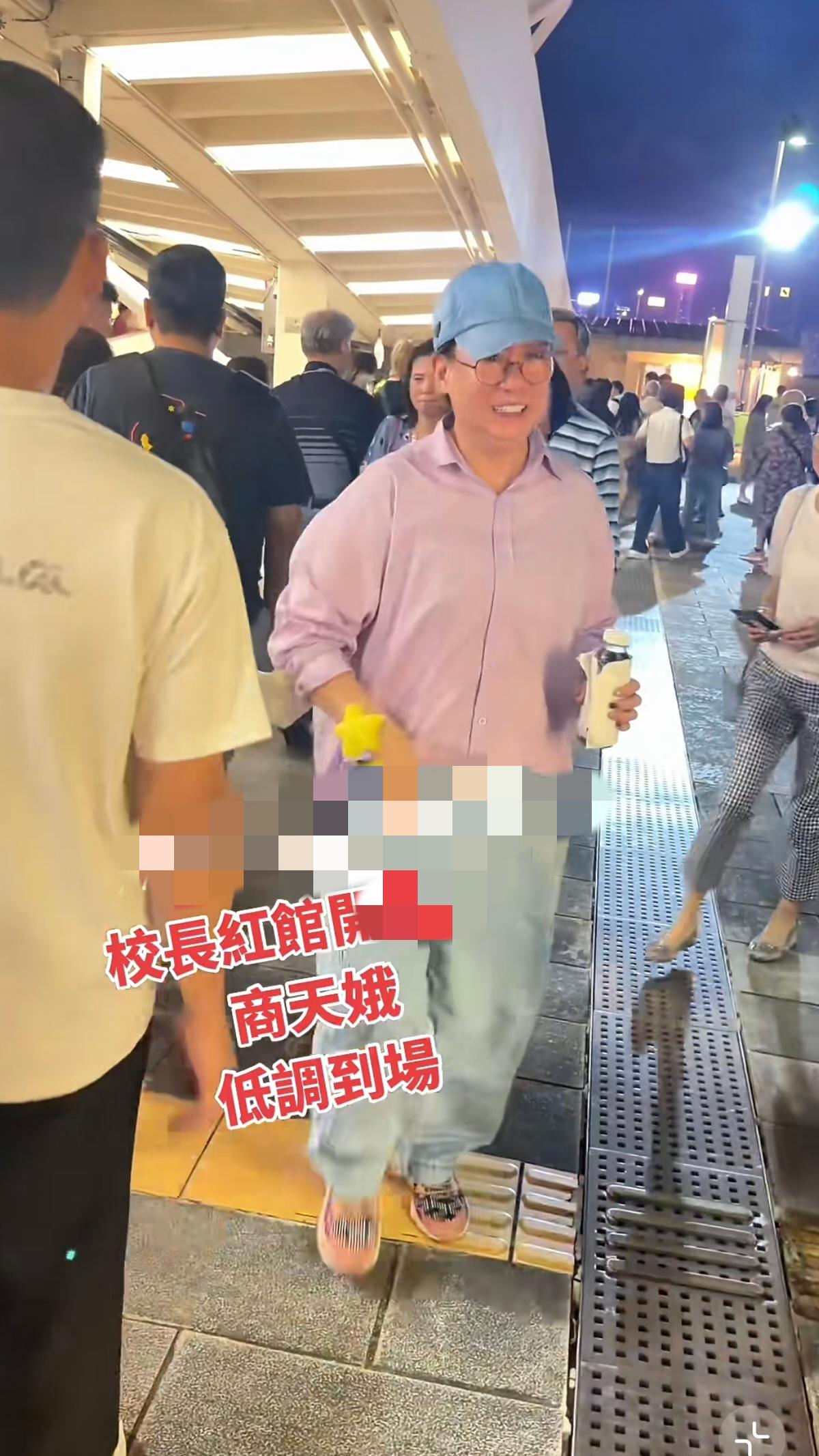 9月13日，商天娥独自现身香港红馆助阵谭咏麟演唱会，64岁的她表情夸张身材发福，