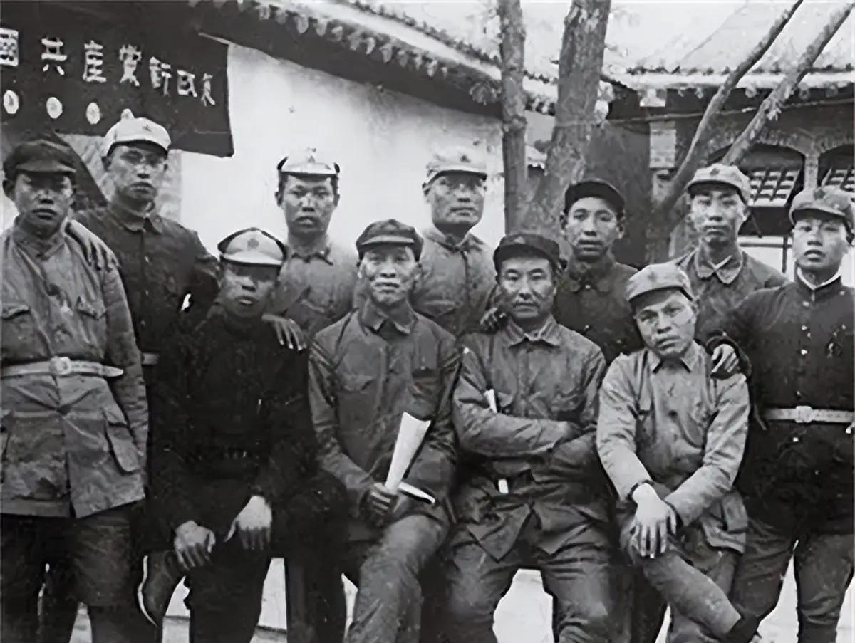 红军历史上成立了10个军团，其中，红十军团存在的时间最短。1934年11月4日，