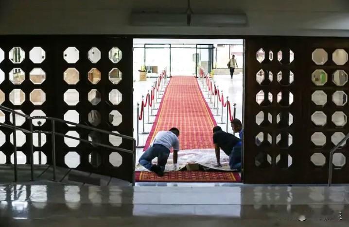 菲律宾众议院的一些进步派议员表示，众议员们无需等待官方指南发布，即可公布其资产、