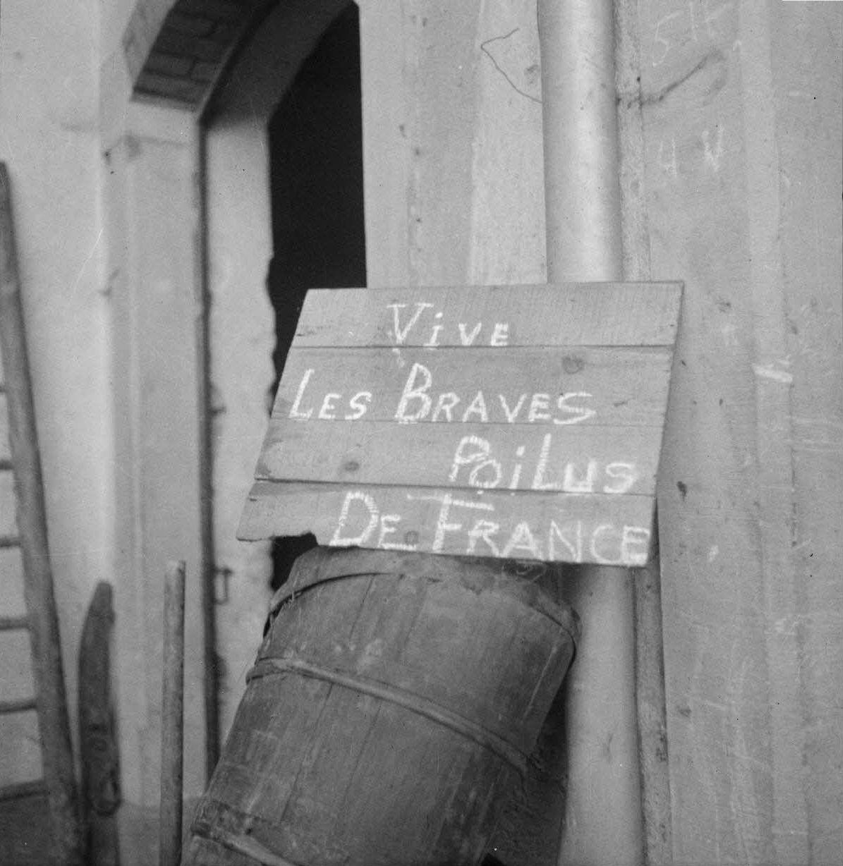 [呲牙笑]阿尔萨斯和洛林到底是哪国呢？——1939年，阿尔萨斯某村庄为欢迎法国第