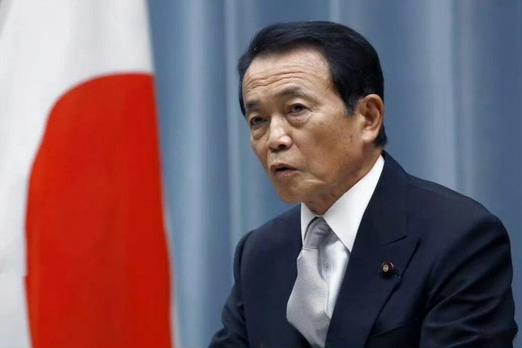 现年64岁的高市早苗，当年在42岁的年纪才嫁给51岁的山本拓，完成了第一次结婚。