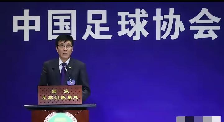 “中国足球终于不再默默承受不公对待，硬气了一回！直接宣布放弃申办2031年和20