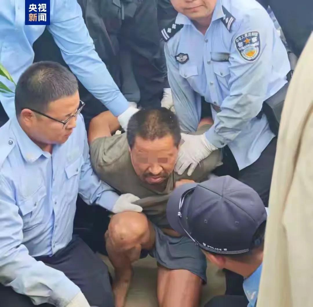 夏某钢被抓，通报里“伤害多名无辜群众”这八个字最为刺眼，这意味着他的刀不仅挥向了