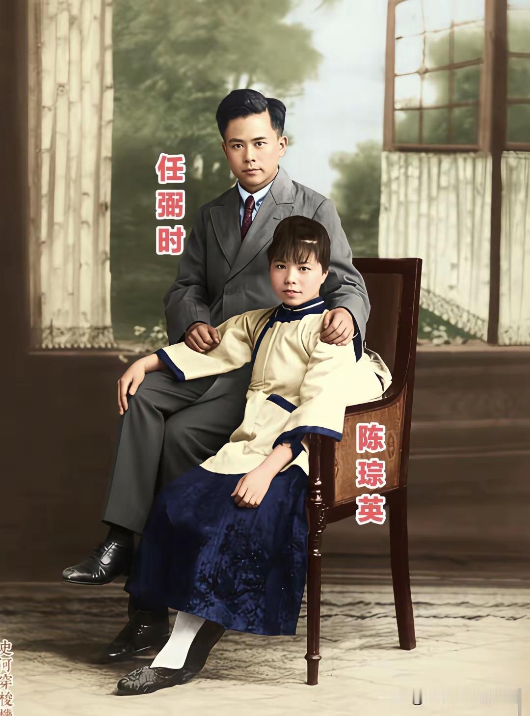 1926年，22岁任弼石与24岁陈琮英在上海照相馆拍下新婚合影照片。年轻任弼石